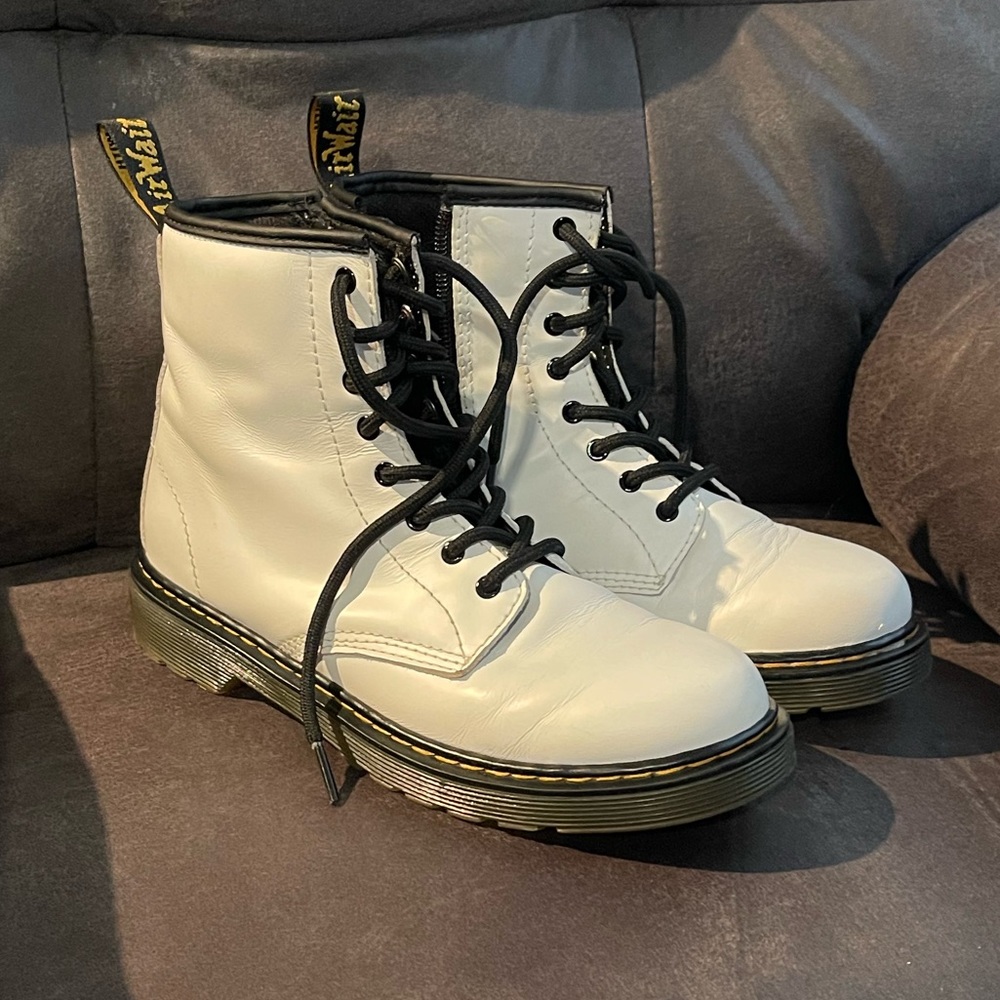 Dr Martens white boots size 4